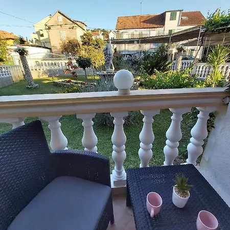 And Vikeli Apartment