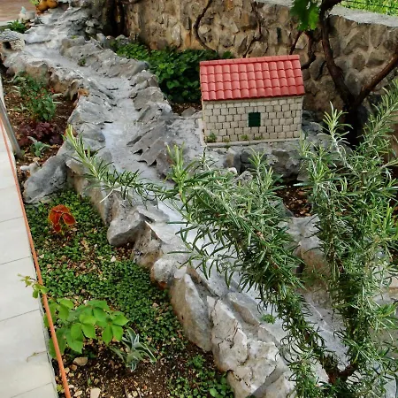 And Vikeli Apartment Trogir