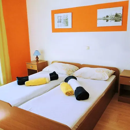 Apartment And Vikeli Trogir