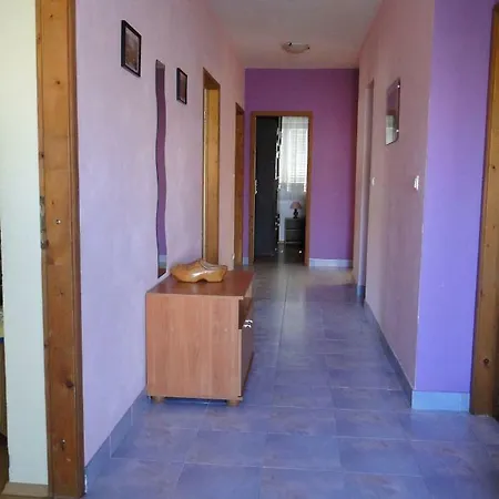 And Vikeli Apartment *